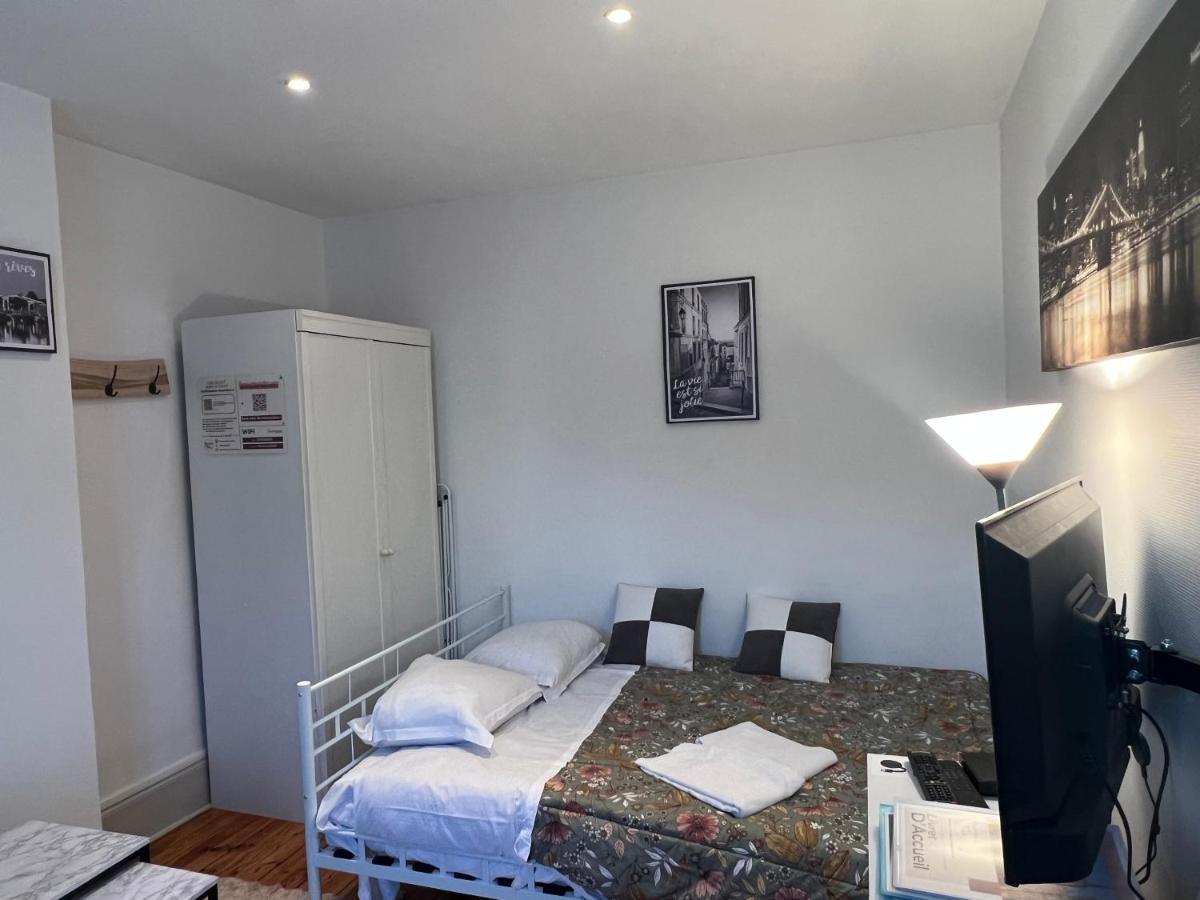 Av Republique Avec Parking Apartment
